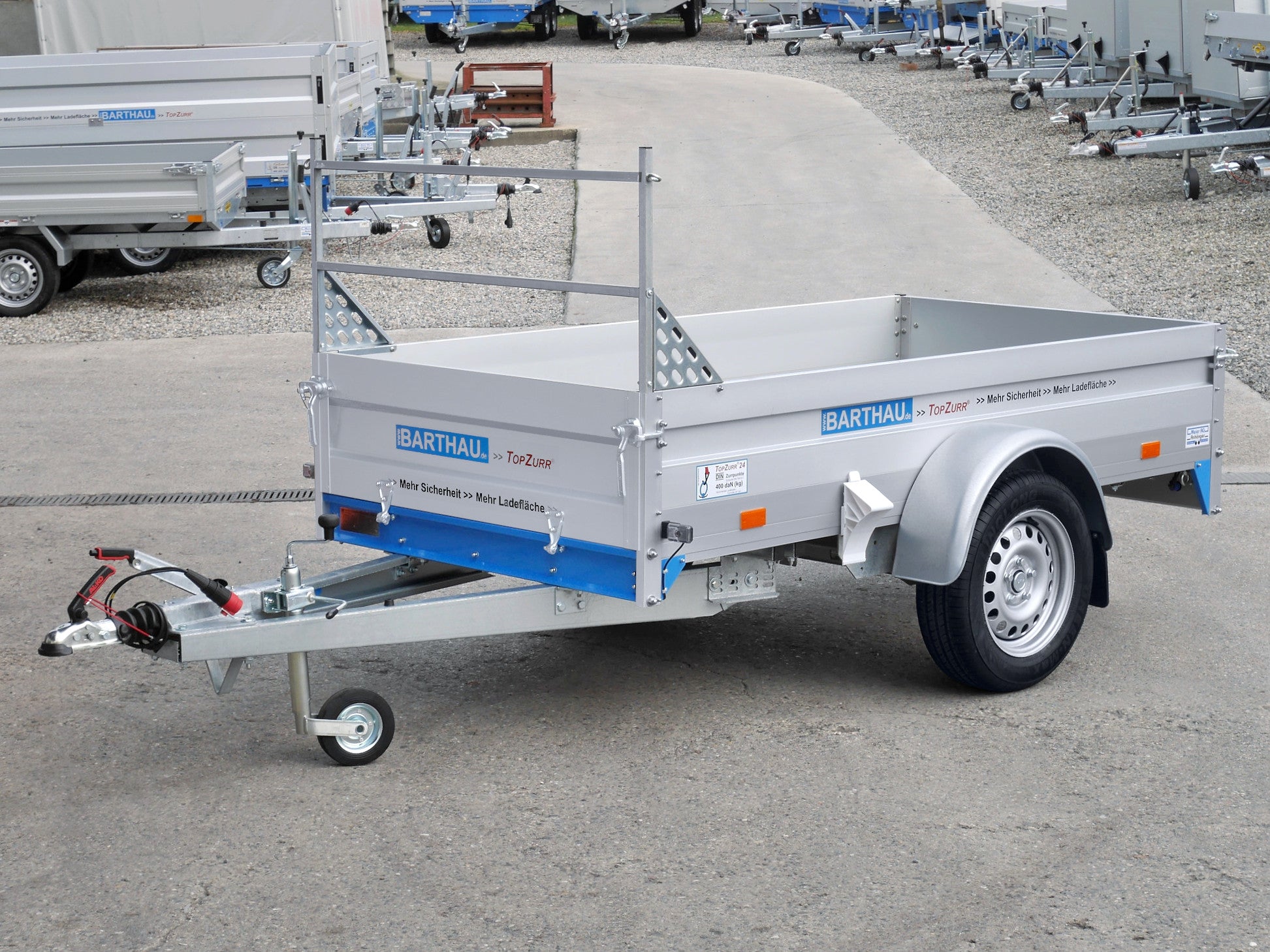 Barthau Anhänger 1350 kg, Typ QL, gebremst mit H-Gestell, hohe Qualität vorne