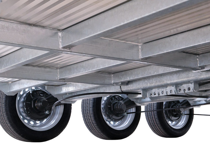 Temared Baumaschinentransporter Typ BUILDER 3500 kg, 3-Achsig, mit Überfahrwand