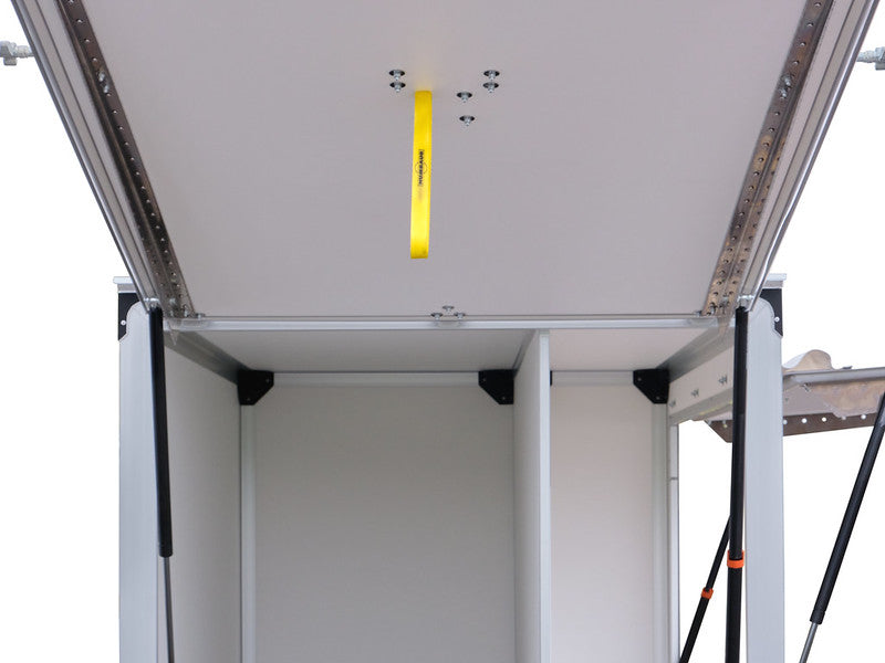 Remorque fourgon Humbaur type HK avec barres de toit, cloison de séparation, rabats arrière et latéraux