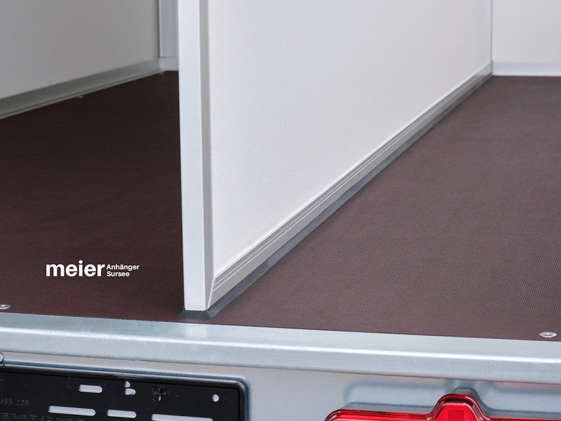 Remorque fourgon Humbaur type HK avec barres de toit, cloison de séparation, rabats arrière et latéraux