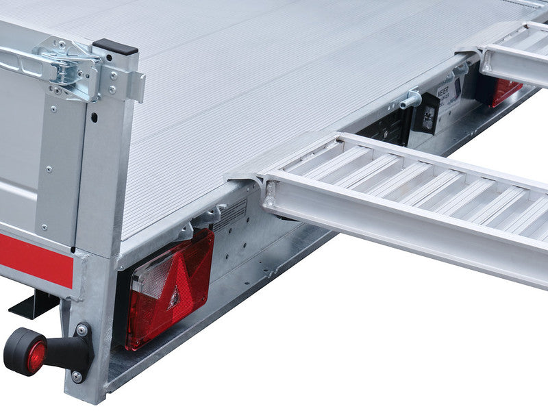 Remorque Temared type UNIVERSAL, inclinable avec ridelles et 2 rampes