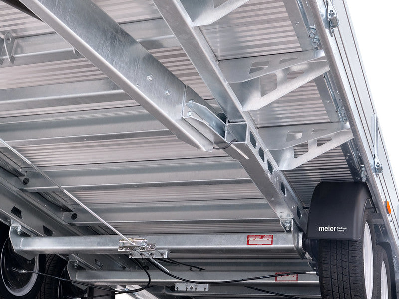 Remorque Temared type UNIVERSAL, inclinable avec ridelles et 2 rampes