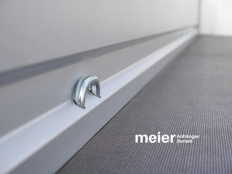 Humbaur Anhänger, Einachs Tieflader, mit Deckel abschliessbar und Reling - Meier Anhänger AG