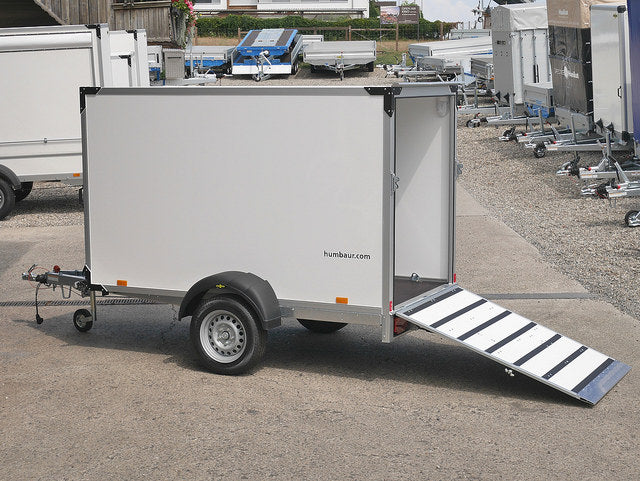 Humbaur Kofferanhänger Typ HK, Einachs Tieflader, Plywood, mit Überfahrwand - Meier Anhänger AG