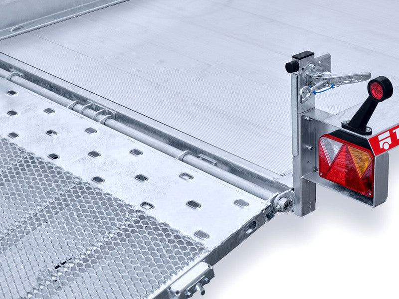 Temared Baumaschinentransporter Typ BUILDER mit Überfahrwand