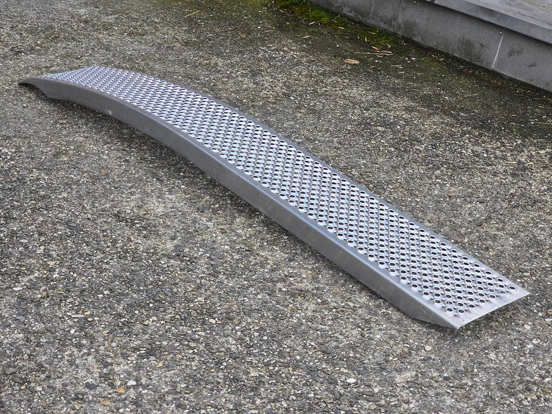 Rampe de chargement en aluminium pliée, 450 kg par pièce